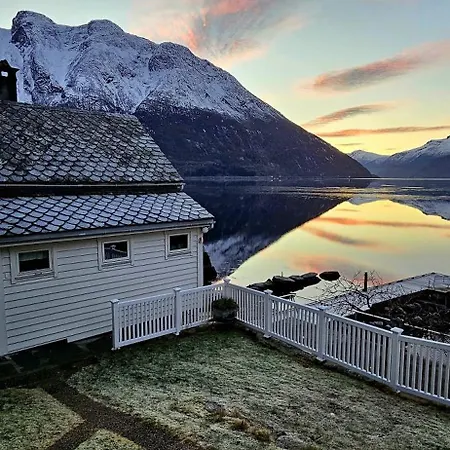 Holiday home Fjordperlen *