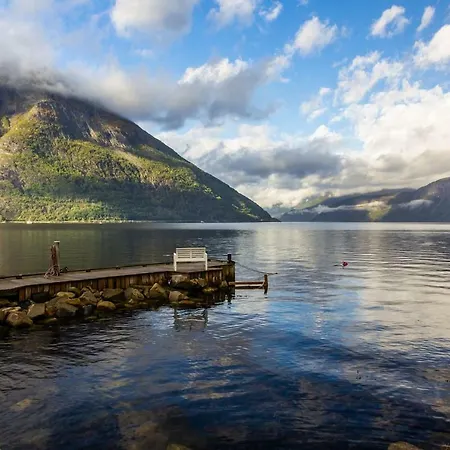 Fjordperlen 度假居 艾菲约德