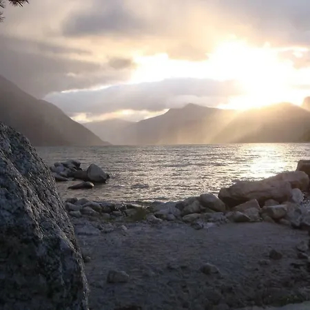 Fjordperlen 度假居 艾菲约德